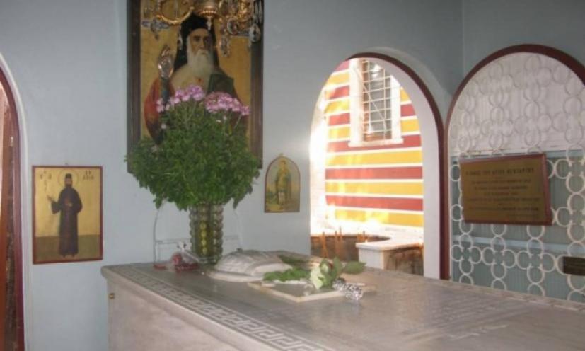 Οι χτύποι στον τάφο του Αγίου Νεκταρίου – Η ζωντανή παρουσία του.. |  iEllada.gr